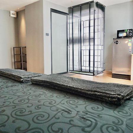 Silom Soi 3 Hash Apartment Hip And Funky With Rooftop View Bangkok Exterior photo