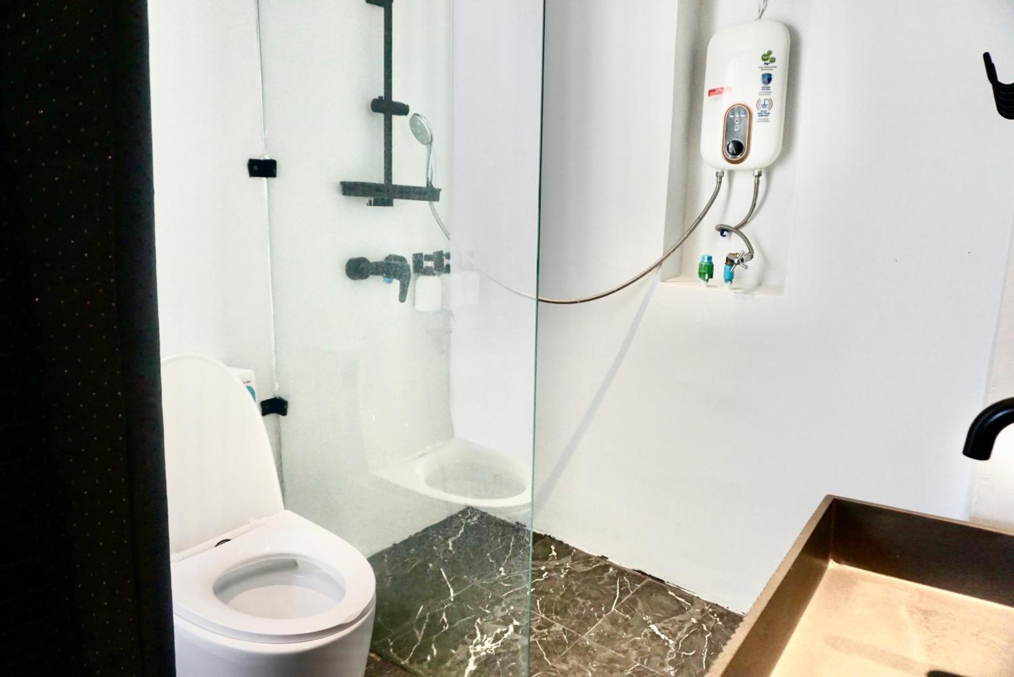 Silom Soi 3 Hash Apartment Hip And Funky With Rooftop View Bangkok Exterior photo