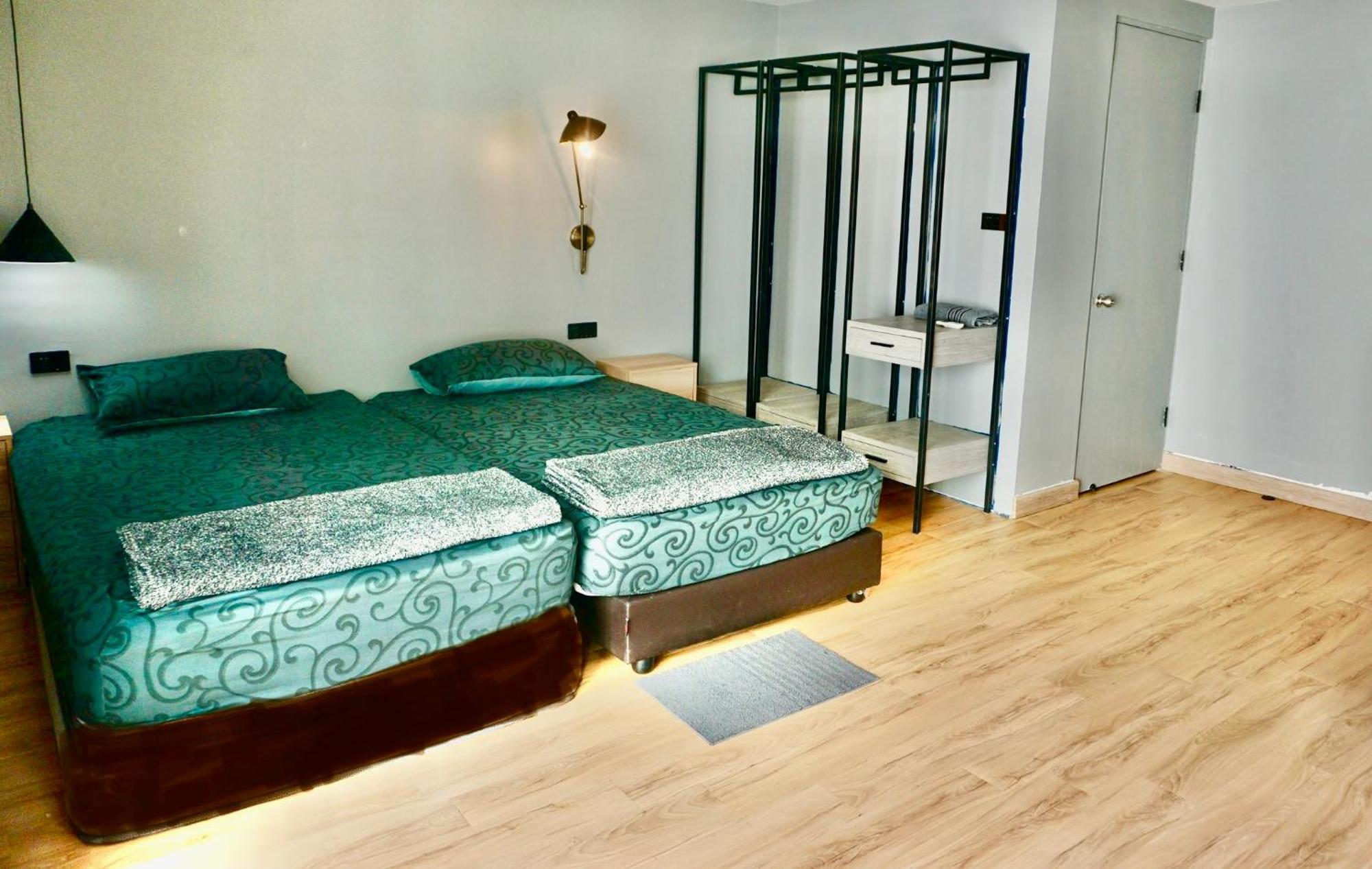 Silom Soi 3 Hash Apartment Hip And Funky With Rooftop View Bangkok Exterior photo
